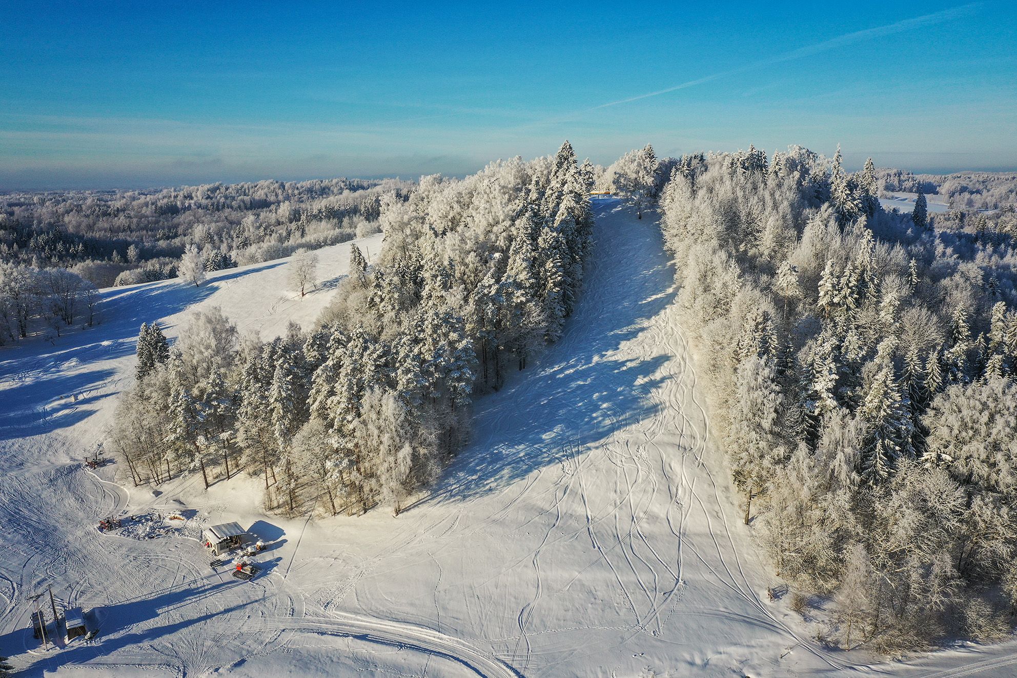 Ķauķu kalns ski slopes aerial view